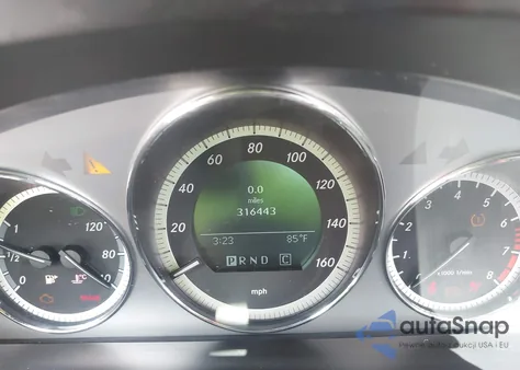 2010 Mercedes-Benz C 300 Luxury/Sport z USA, uszkodzony, nr VIN WDDGF5EB1AF431858